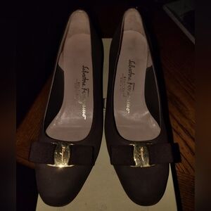Salvatore Ferragamo Brown Suede lillaz Vara Bow Pumps Heel Shoes 8 2A AA